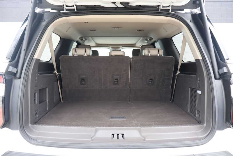 Ford Expedition Max Vehicle Full-screen Gallery Image 08