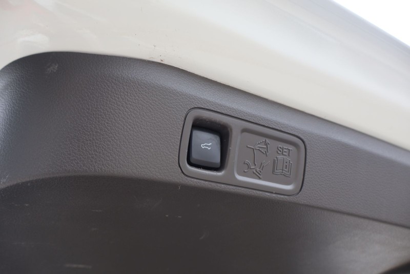 Ford Expedition Max Vehicle Full-screen Gallery Image 09