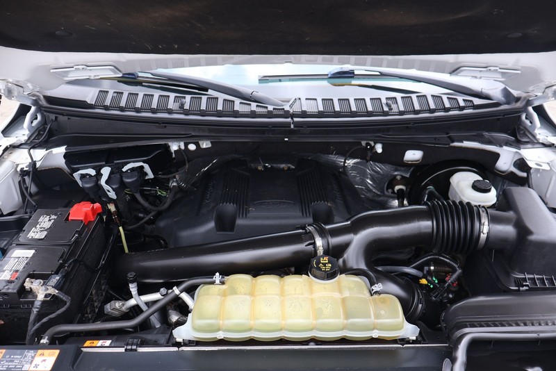 Ford Expedition Max Vehicle Full-screen Gallery Image 13