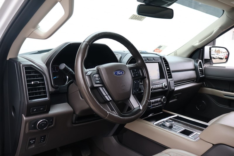 Ford Expedition Max Vehicle Full-screen Gallery Image 16