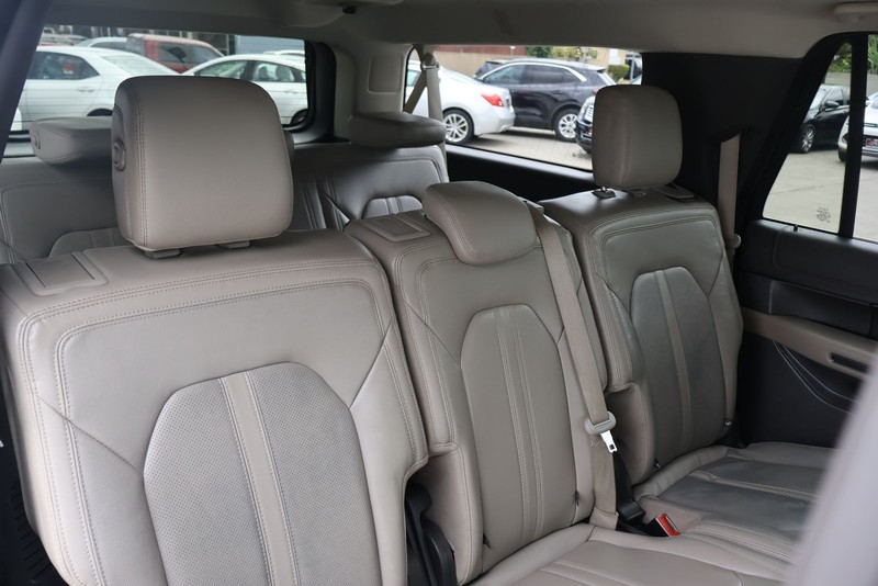 Ford Expedition Max Vehicle Full-screen Gallery Image 21