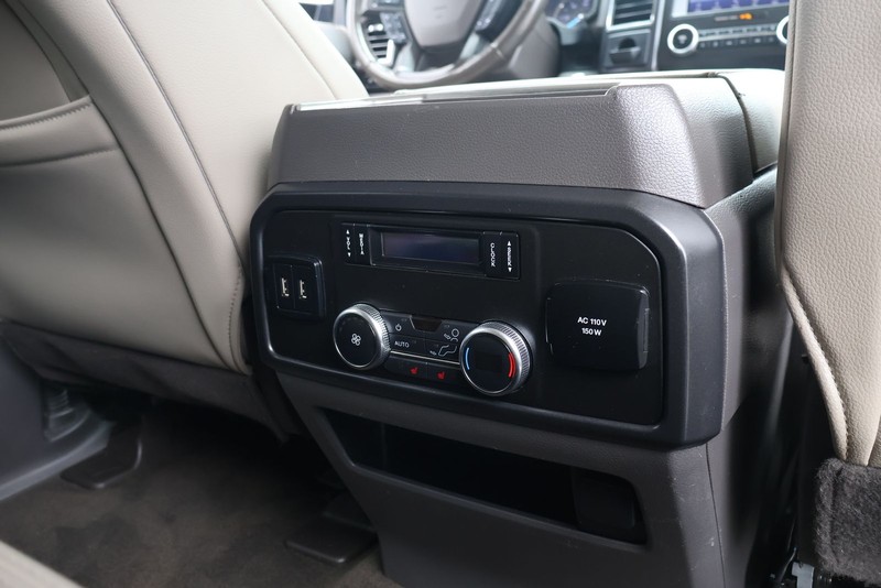 Ford Expedition Max Vehicle Full-screen Gallery Image 23