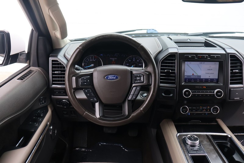 Ford Expedition Max Vehicle Full-screen Gallery Image 26