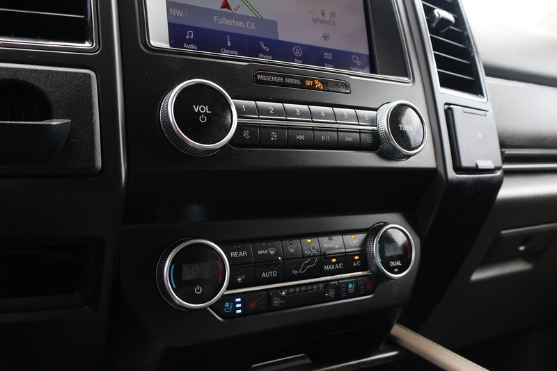 Ford Expedition Max Vehicle Full-screen Gallery Image 32