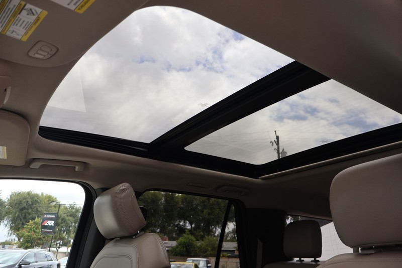 Ford Expedition Max Vehicle Full-screen Gallery Image 34