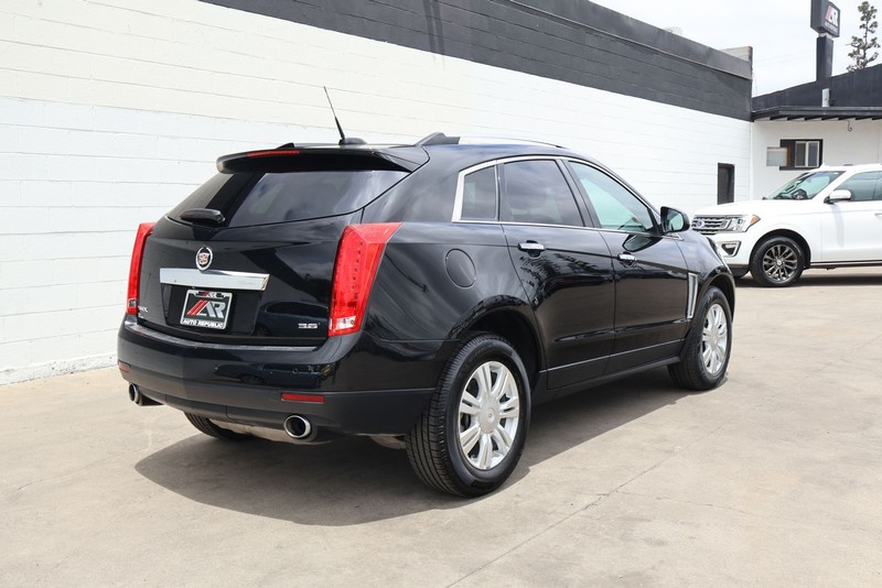 Cadillac SRX Vehicle Full-screen Gallery Image 05