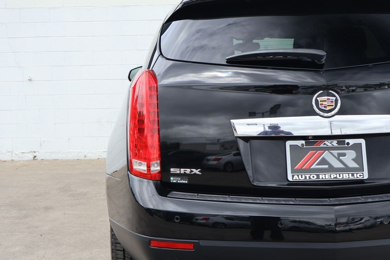 Cadillac SRX Vehicle Full-screen Gallery Image 07