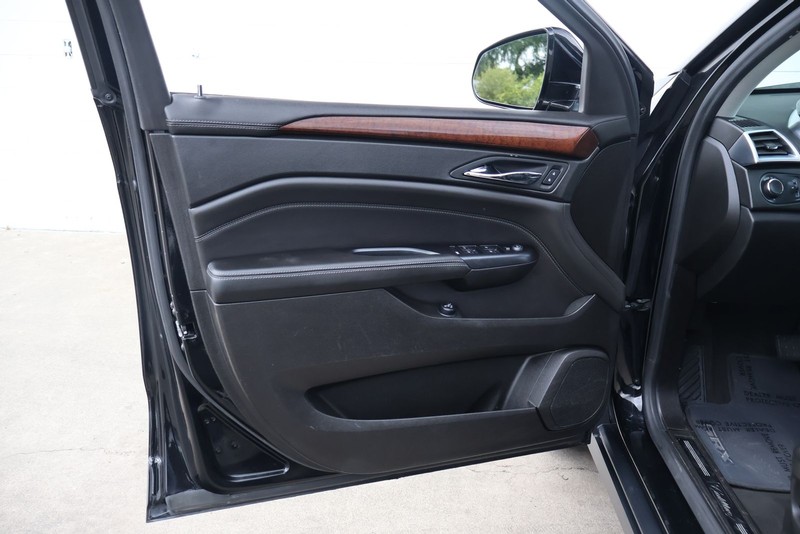 Cadillac SRX Vehicle Full-screen Gallery Image 15