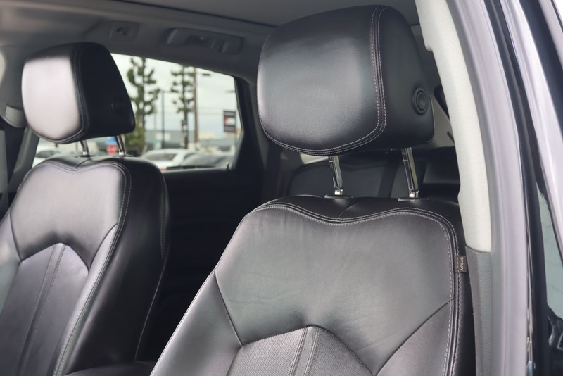 Cadillac SRX Vehicle Full-screen Gallery Image 18