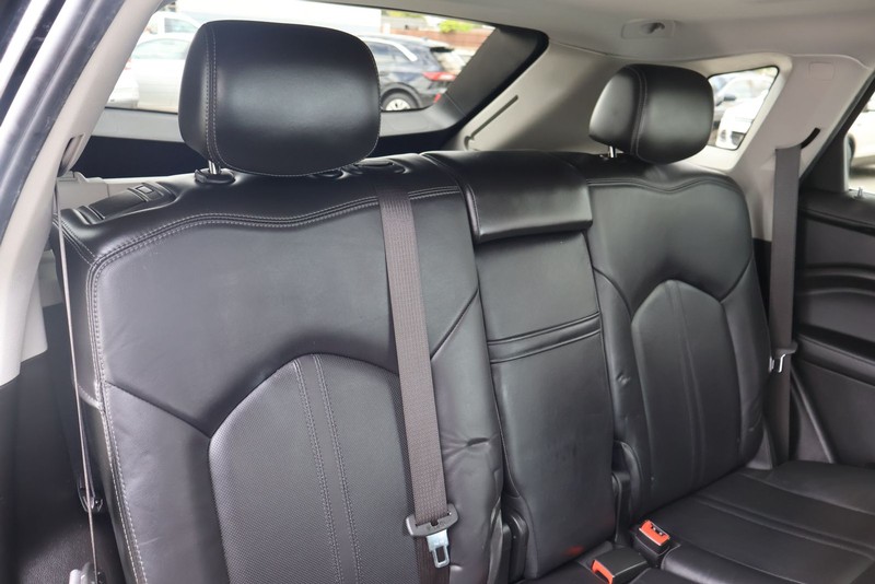 Cadillac SRX Vehicle Full-screen Gallery Image 21