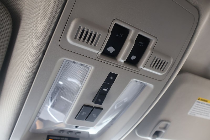 Cadillac SRX Vehicle Full-screen Gallery Image 33