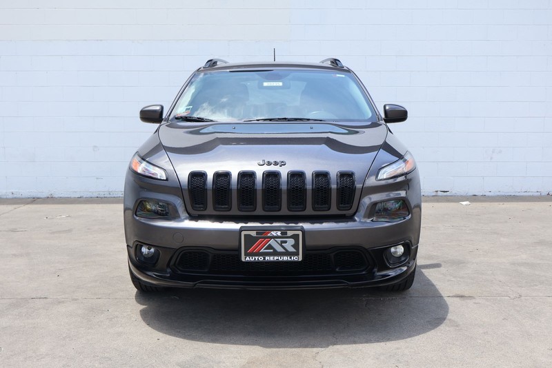 Jeep Cherokee Vehicle Full-screen Gallery Image 02
