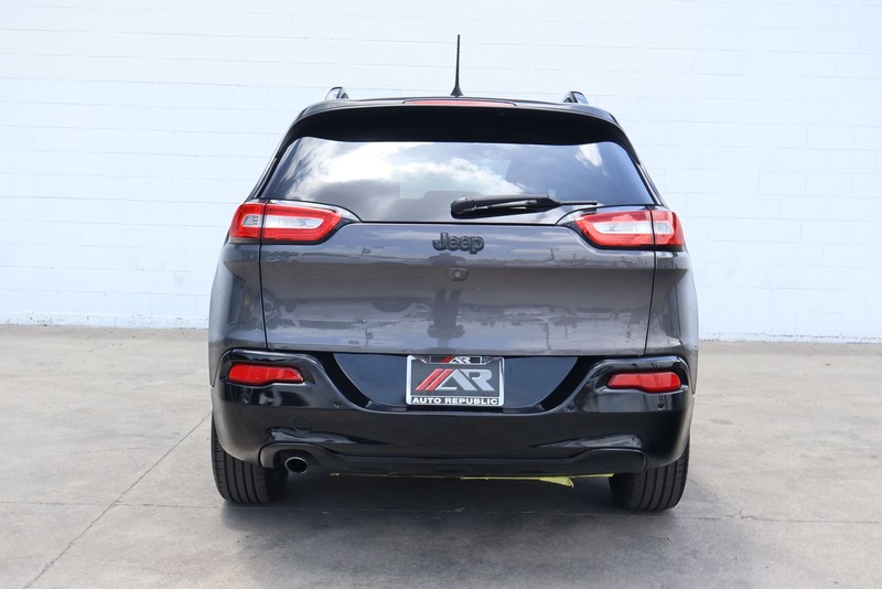 Jeep Cherokee Vehicle Full-screen Gallery Image 06