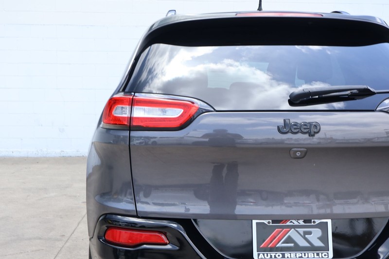 Jeep Cherokee Vehicle Full-screen Gallery Image 07