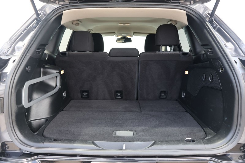 Jeep Cherokee Vehicle Full-screen Gallery Image 08