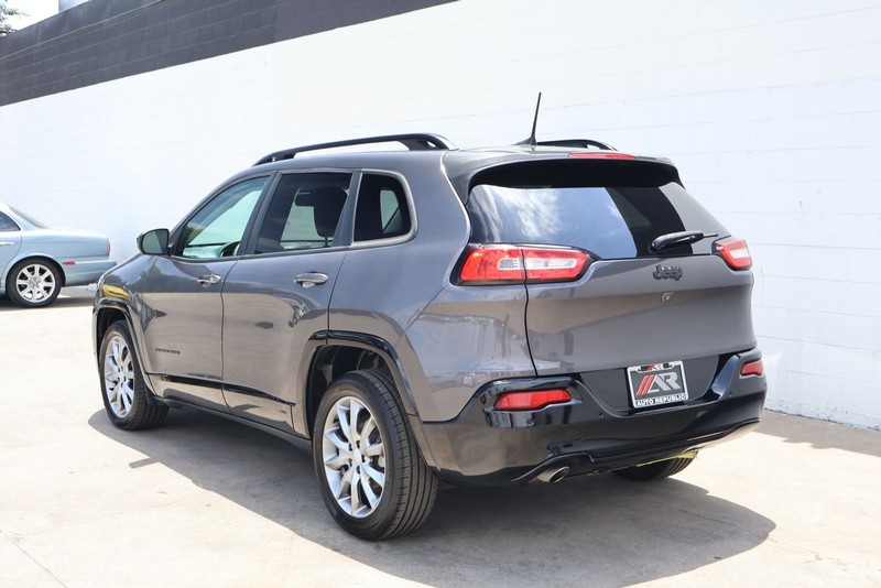 Jeep Cherokee Vehicle Full-screen Gallery Image 09