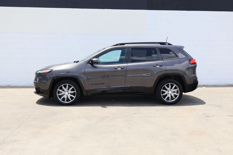 Jeep Cherokee Vehicle Full-screen Gallery Image 10