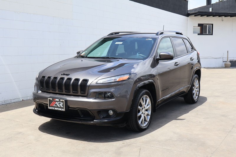 Jeep Cherokee Vehicle Full-screen Gallery Image 11