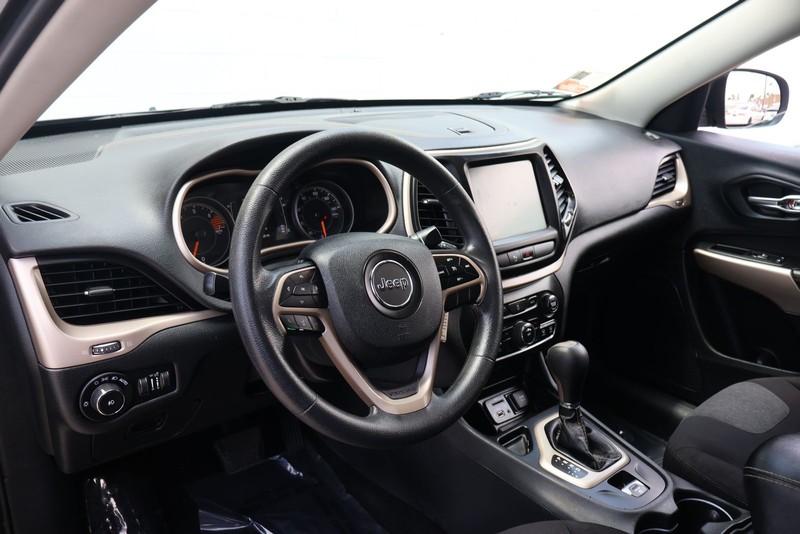 Jeep Cherokee Vehicle Full-screen Gallery Image 15