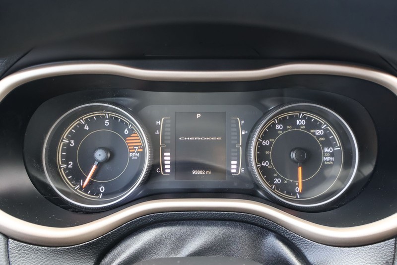 Jeep Cherokee Vehicle Full-screen Gallery Image 22