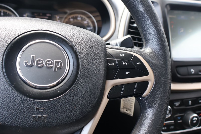 Jeep Cherokee Vehicle Full-screen Gallery Image 25