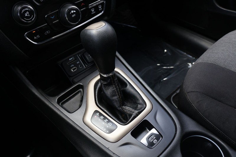 Jeep Cherokee Vehicle Full-screen Gallery Image 29
