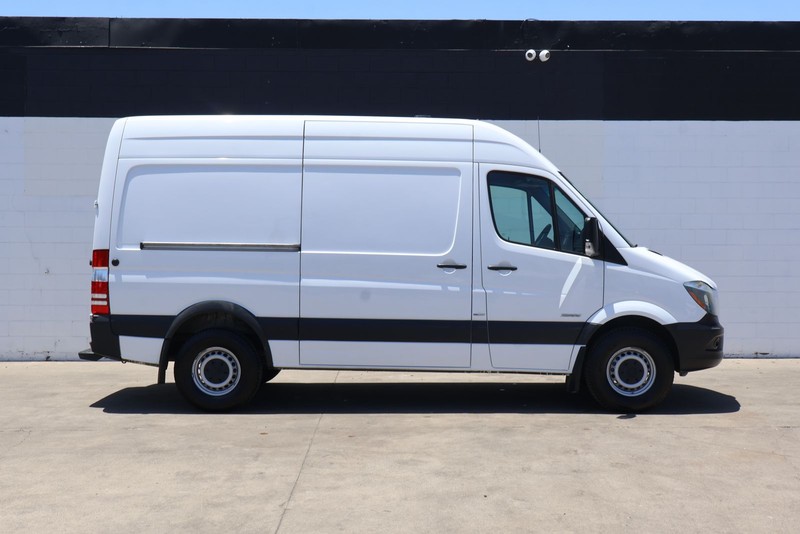 Mercedes-Benz Sprinter Cargo Vans Vehicle Full-screen Gallery Image 01