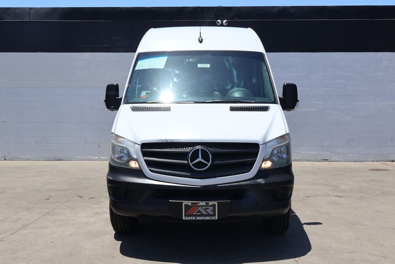 Mercedes-Benz Sprinter Cargo Vans Vehicle Full-screen Gallery Image 04