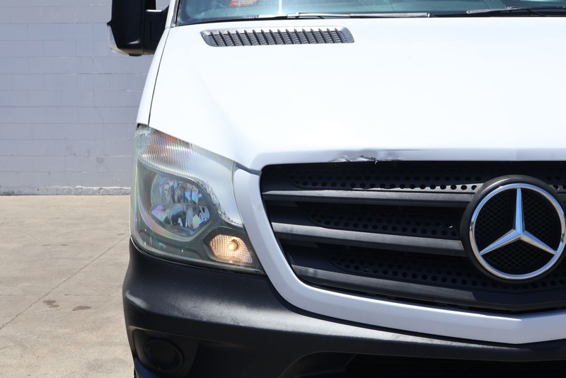Mercedes-Benz Sprinter Cargo Vans Vehicle Full-screen Gallery Image 05
