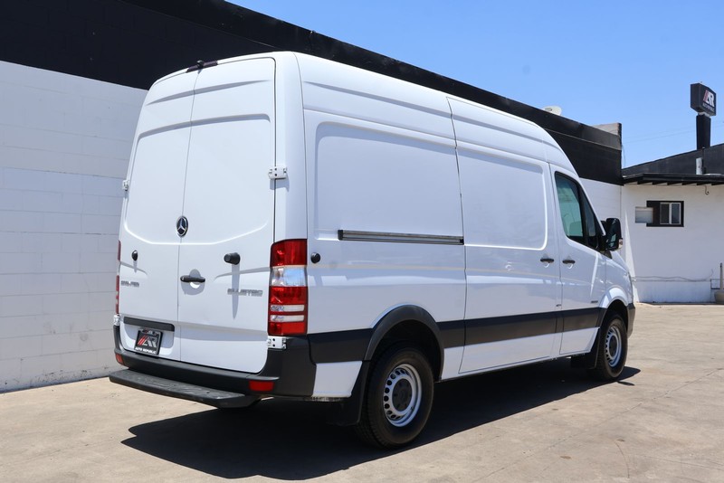 Mercedes-Benz Sprinter Cargo Vans Vehicle Full-screen Gallery Image 06