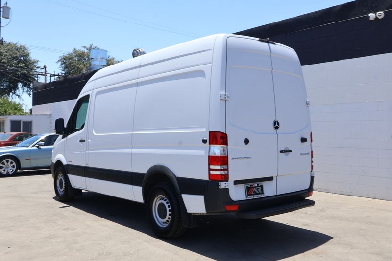 Mercedes-Benz Sprinter Cargo Vans Vehicle Full-screen Gallery Image 10