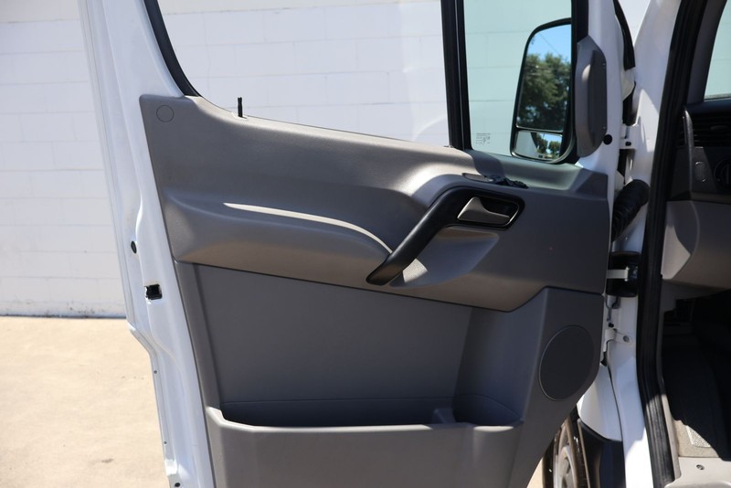Mercedes-Benz Sprinter Cargo Vans Vehicle Full-screen Gallery Image 15