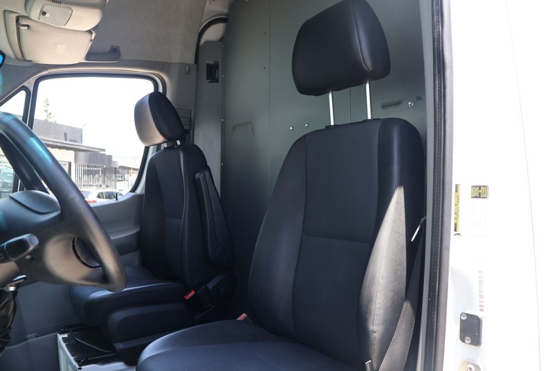 Mercedes-Benz Sprinter Cargo Vans Vehicle Full-screen Gallery Image 17