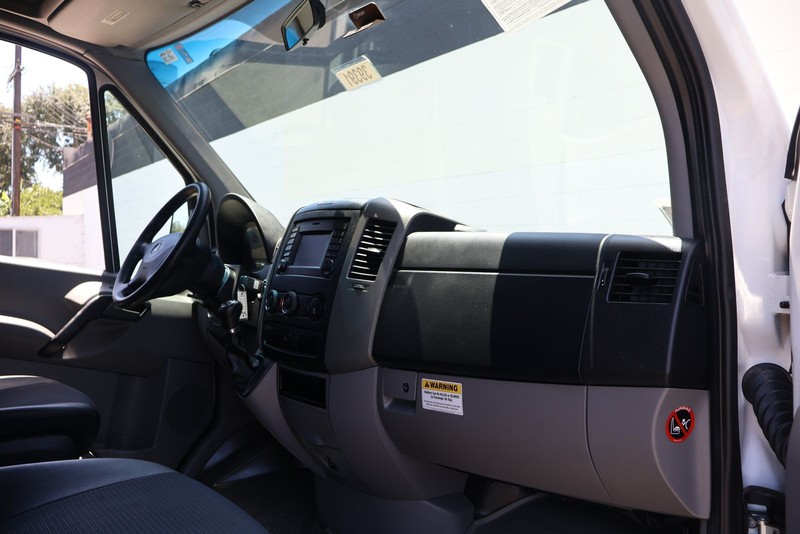 Mercedes-Benz Sprinter Cargo Vans Vehicle Full-screen Gallery Image 19