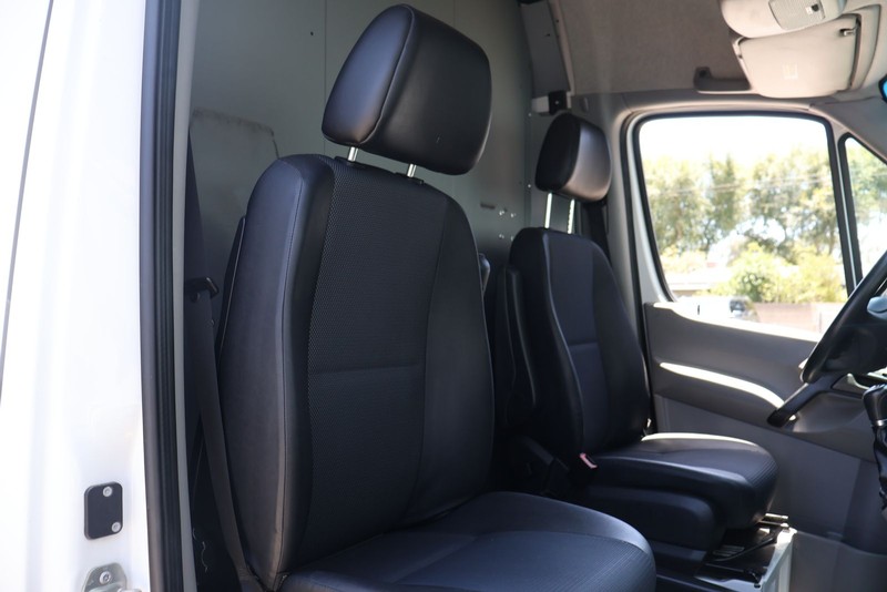 Mercedes-Benz Sprinter Cargo Vans Vehicle Full-screen Gallery Image 20
