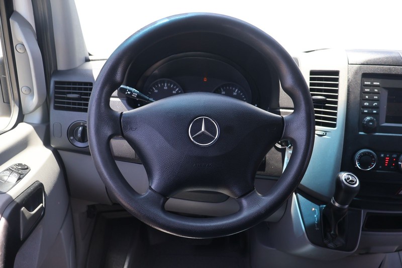 Mercedes-Benz Sprinter Cargo Vans Vehicle Full-screen Gallery Image 23