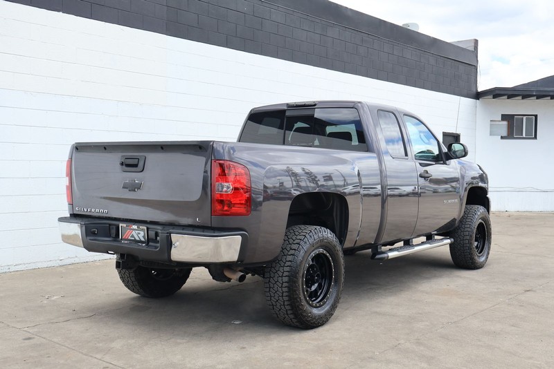 Chevrolet Silverado 1500 Vehicle Full-screen Gallery Image 05
