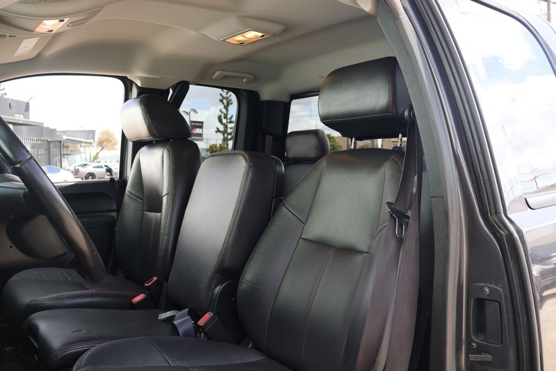 Chevrolet Silverado 1500 Vehicle Full-screen Gallery Image 16