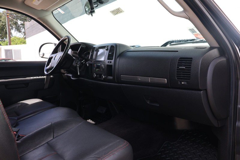 Chevrolet Silverado 1500 Vehicle Full-screen Gallery Image 18