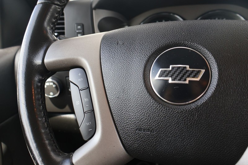 Chevrolet Silverado 1500 Vehicle Full-screen Gallery Image 24