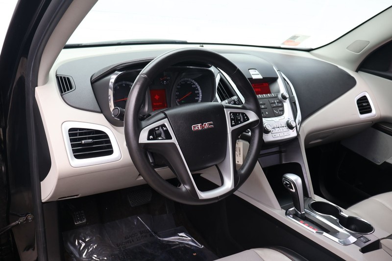 GMC Terrain Vehicle Full-screen Gallery Image 15