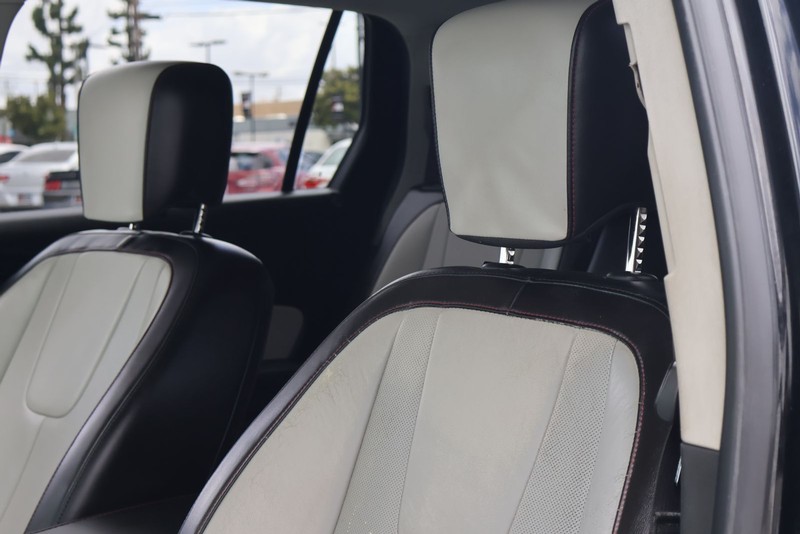 GMC Terrain Vehicle Full-screen Gallery Image 17