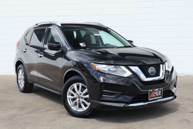 Nissan Rogue Vehicle Full-screen Gallery Image 01