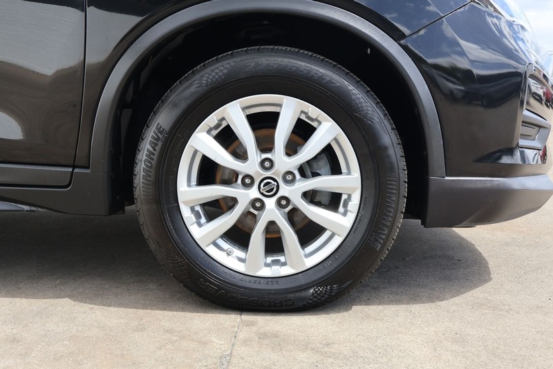 Nissan Rogue Vehicle Full-screen Gallery Image 14