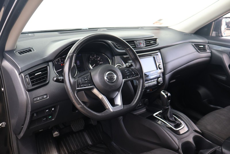 Nissan Rogue Vehicle Full-screen Gallery Image 16