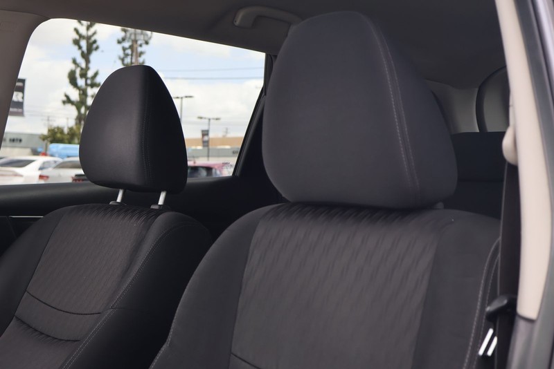 Nissan Rogue Vehicle Full-screen Gallery Image 18