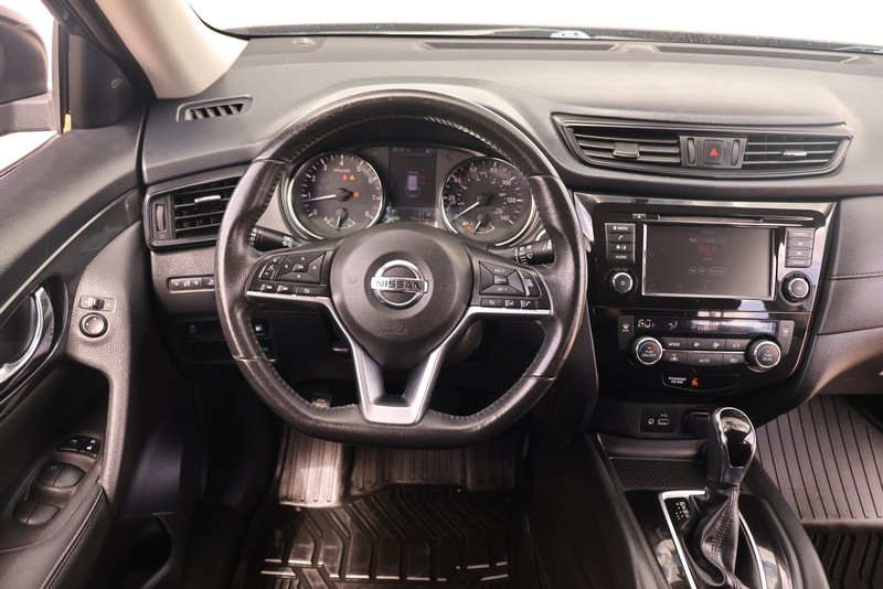 Nissan Rogue Vehicle Full-screen Gallery Image 24