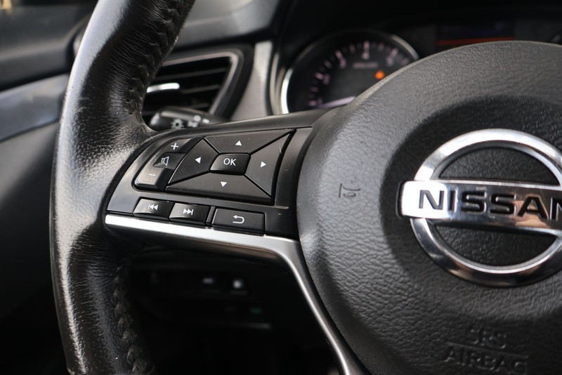 Nissan Rogue Vehicle Full-screen Gallery Image 25