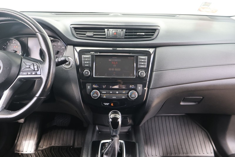 Nissan Rogue Vehicle Full-screen Gallery Image 27
