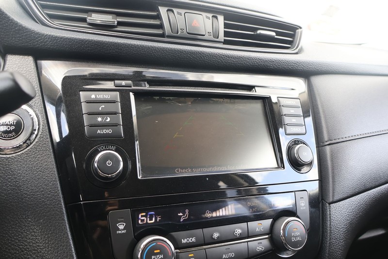 Nissan Rogue Vehicle Full-screen Gallery Image 29